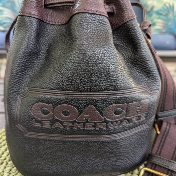Coach Field Bucket Bag in Colorblock with Coach Badge C3850 - Rare - Picture 1 of 9